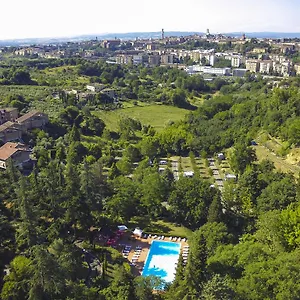 https://camping-siena-colleverde.it-tuscanyhotel.com